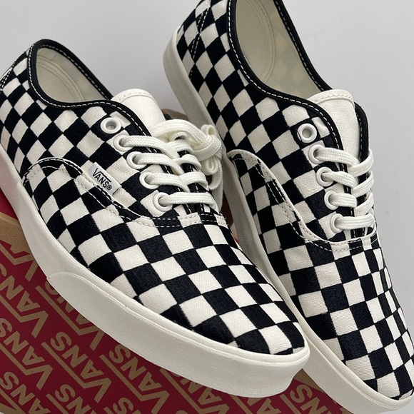 Vans WMNS Authentic Lowpro Embroidered Check Black/M
VN000D041 KP
Sneakersrs - Picture 7 of 16